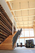 写真：図書館の階段