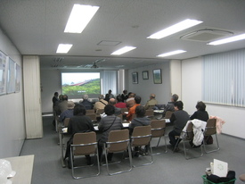 写真：令和元年度　第1回見学会の様子1