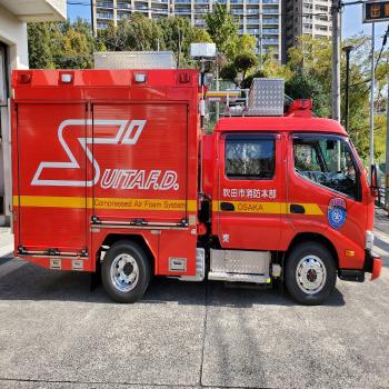 写真：消防車を右から見た様子