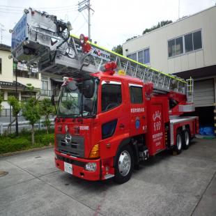 写真：15m級はしご付消防自動車1