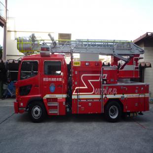 写真：15m級はしご付消防自動車2