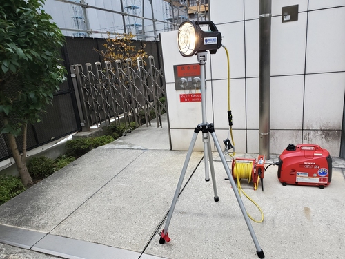 写真：信号器付き投光器