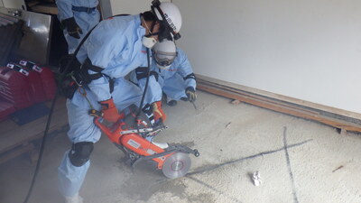 写真：コンクリート床破壊訓練