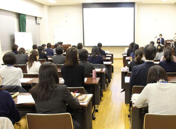 写真：派遣研修生による報告会