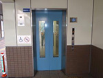阪急吹田駅東側エレベーターの写真