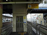 エレベーターの写真（JR吹田駅）