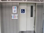 多機能トイレの写真（阪急豊津駅）