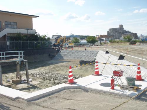 写真：池32-1 東新池（建都・道路建設に伴う改修工事）