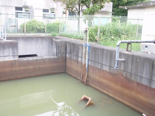 写真：池42-2 津志長池の堰と揚水施設