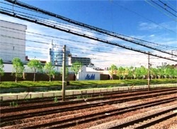 「JR吹田駅から見えるアサヒビールの緑とサイン」写真