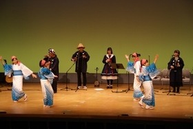 写真:和楽器と踊り