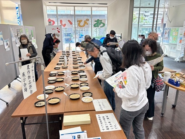 写真：投票の様子