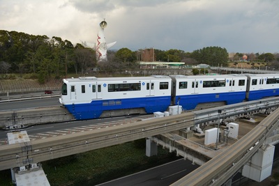 写真：大阪モノレールラッピング車両