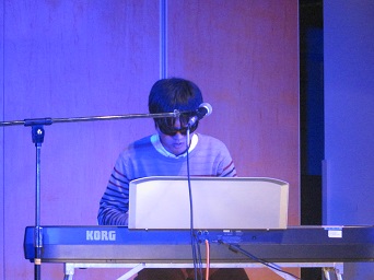 写真：Kohei Yamamoto（ピアノ即興演奏）2