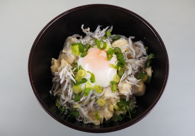 写真：豆腐シラス丼