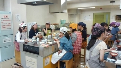 写真：みんなでお食事