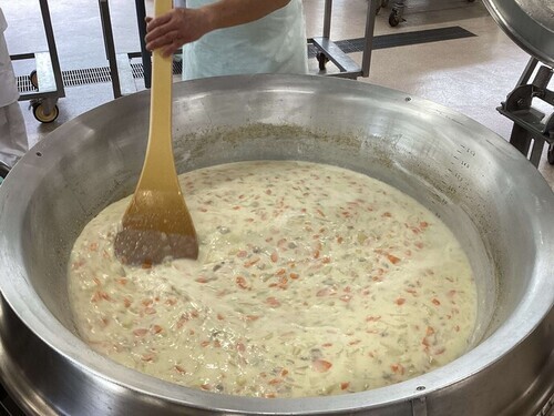 材料を煮込む様子