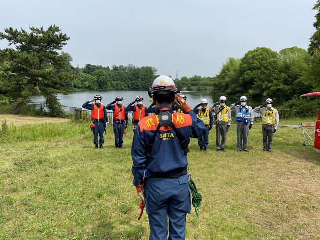 写真：訓練終了報告