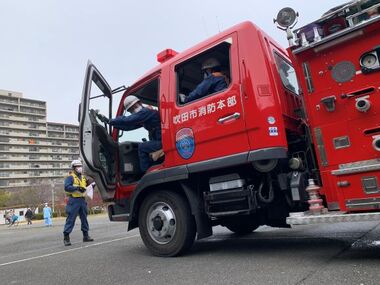 写真：ポンプ車操法訓練2