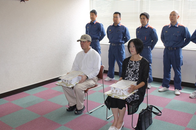 写真：後藤和子さんと永濱博さんと東消防署の皆さん
