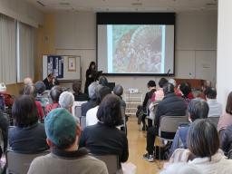 写真：紙芝居仕立ての朗読会