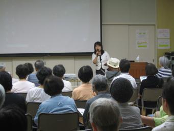 写真：熱唱している様子