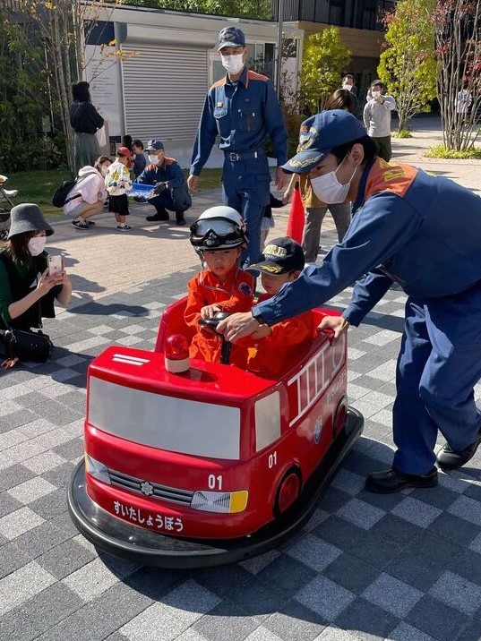 ミニ消防車も運転出来ます。