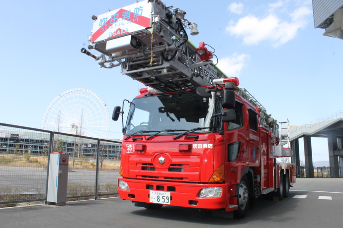 吹田消防のはしご車の写真