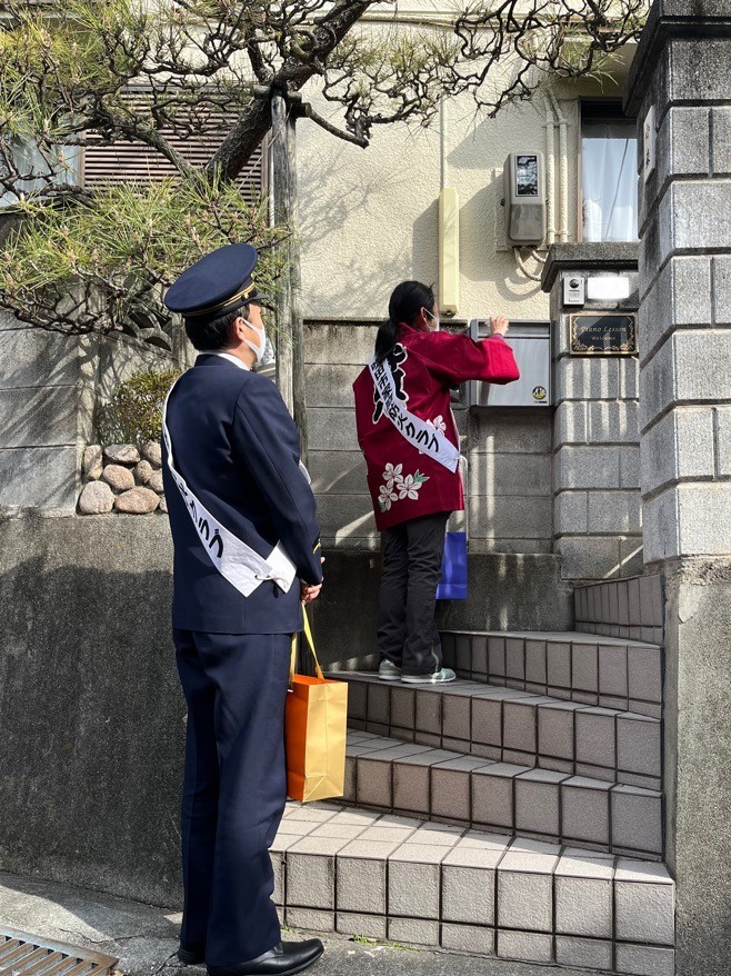 上山手地区のご家庭に防火啓発ポケットティッシュを配布しました。