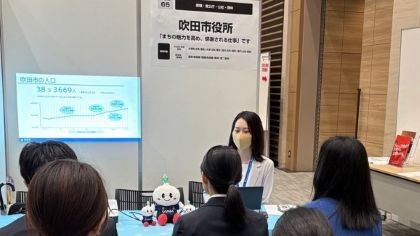 写真:説明者の様子2