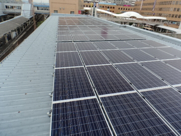 写真：JR吹田駅前中央自転車駐車場の太陽光発電システム