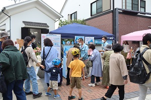 写真：浜屋敷　手づくり市の様子