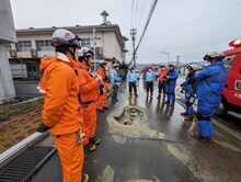 被災地道路陥没の様子