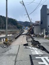 被災地の様子（道路陥没で通行不可）