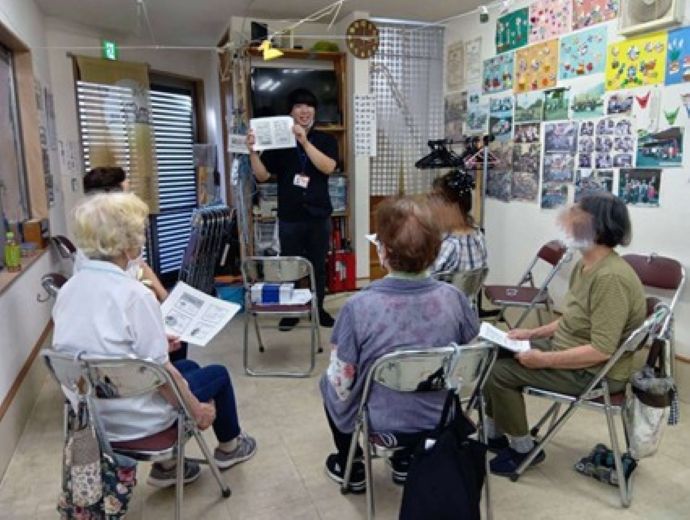 熱中症予防に関する講話を実施している様子