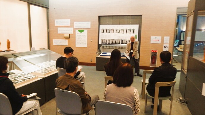 写真：特別館長によるギャラリートーク