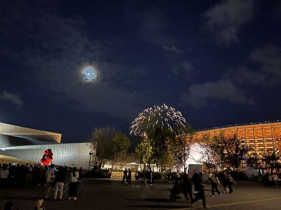 大屋根リングの夜景
