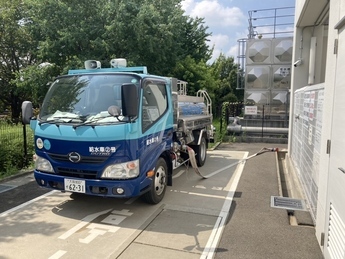 給水車から市立吹田市民病院の受水槽への補水