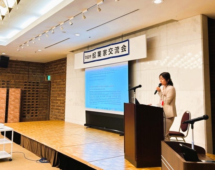 講演をする三好夏枝氏の写真