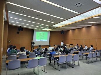 きのこ＆葉っぱみっけ隊講座風景