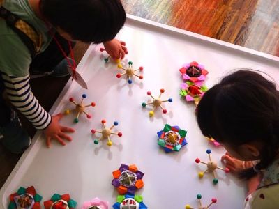 写真：お正月あそび こままわしコーナー