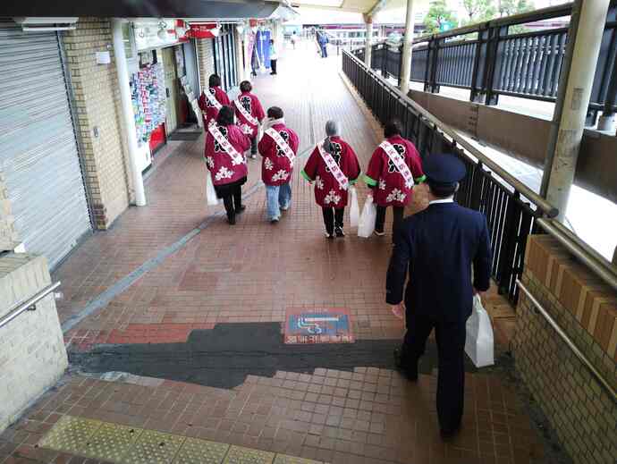 街頭広報の様子2