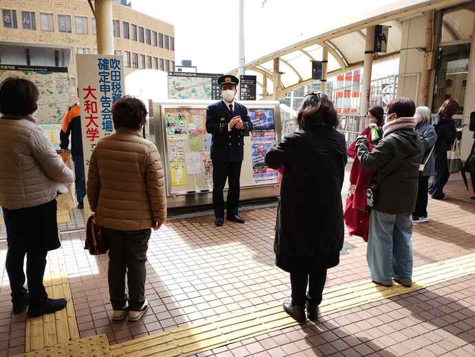 街頭広報の様子3