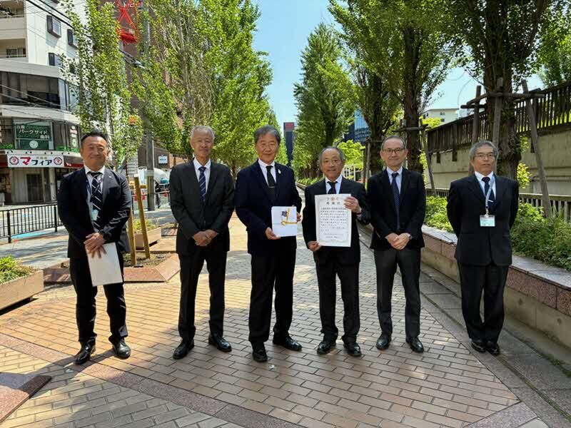 感謝状贈呈式の際の記念写真