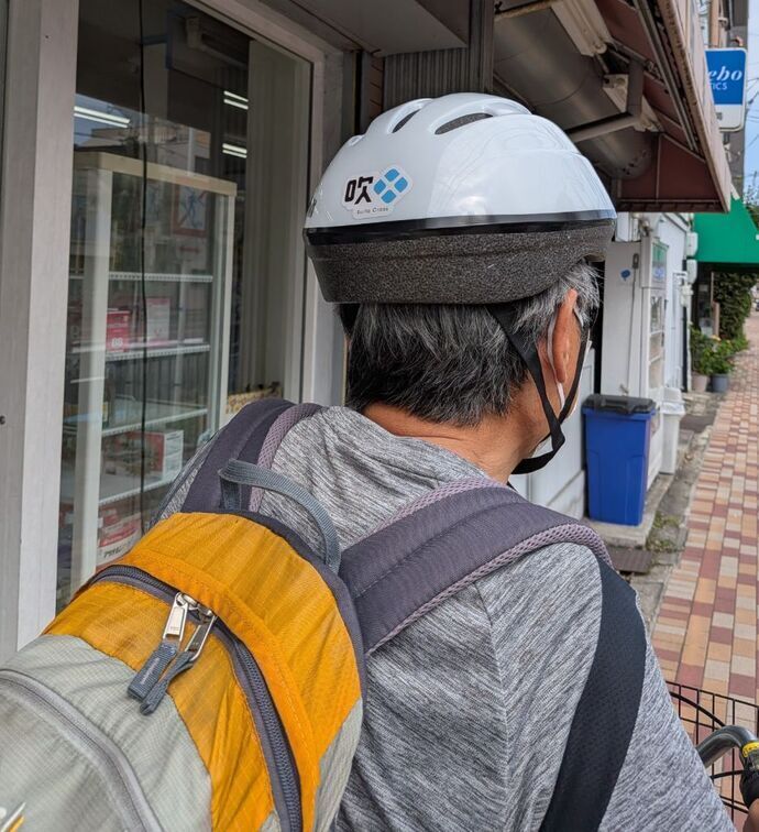 市内で出会ったヘルメットモニターの方。しっかりヘルメットを着用しています。