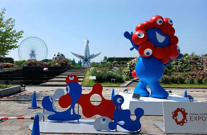 写真:大阪関西万博で、人気のブルーインパレスとミャクミャクが、吹田市の万博記念公園にやって来た‼️